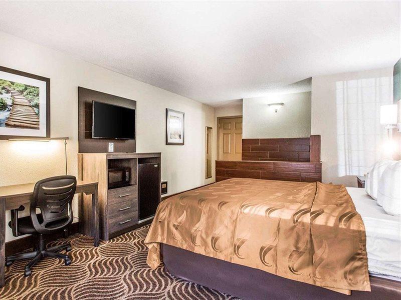 Quality Inn Блек Маунтин Екстериор снимка