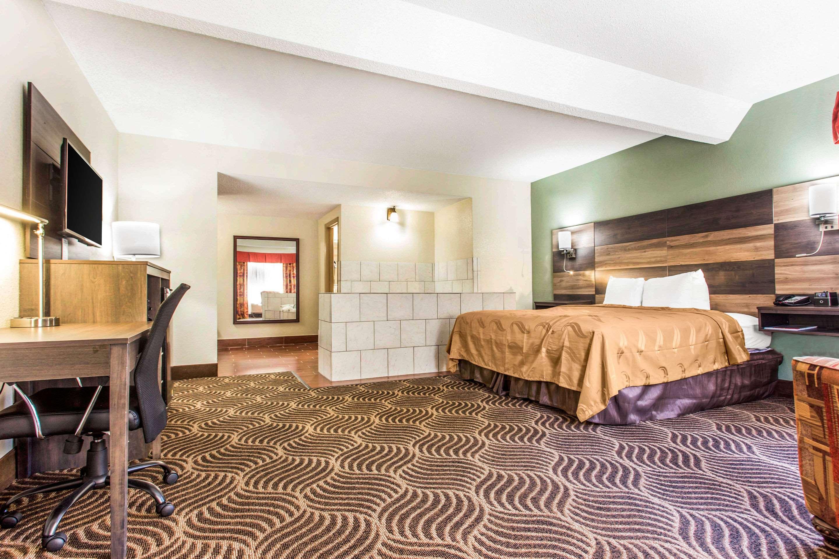 Quality Inn Блек Маунтин Екстериор снимка