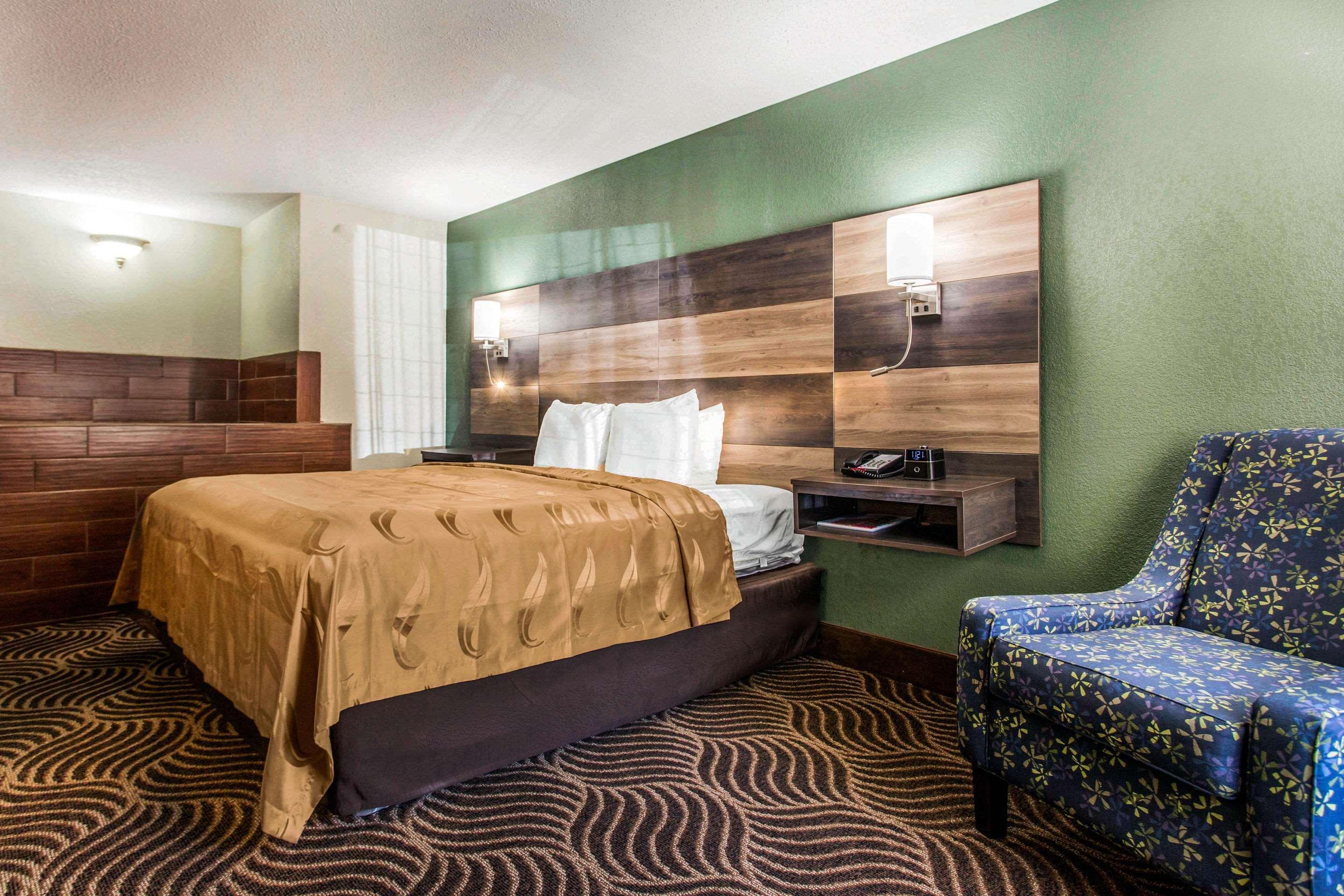 Quality Inn Блек Маунтин Екстериор снимка