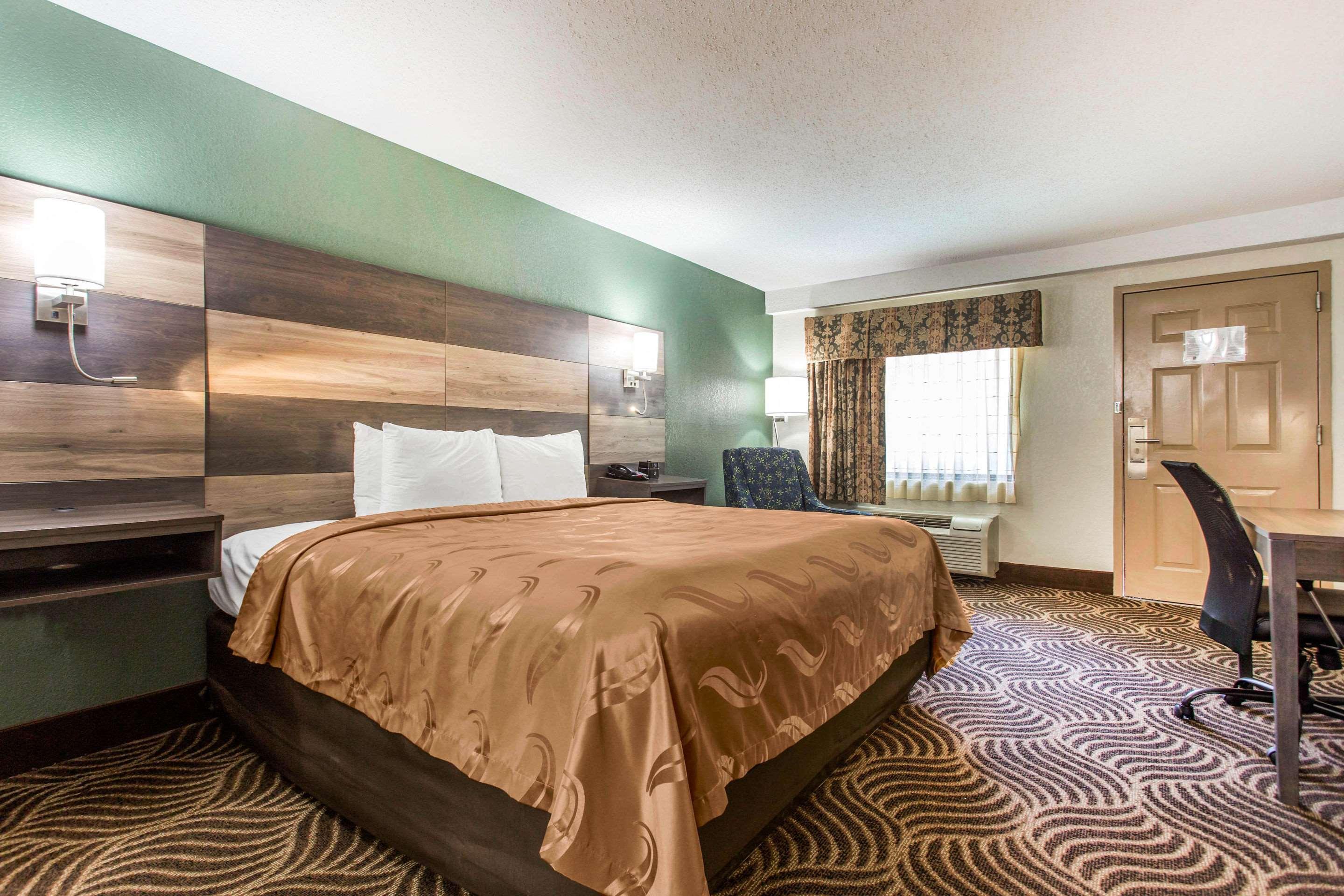 Quality Inn Блек Маунтин Екстериор снимка