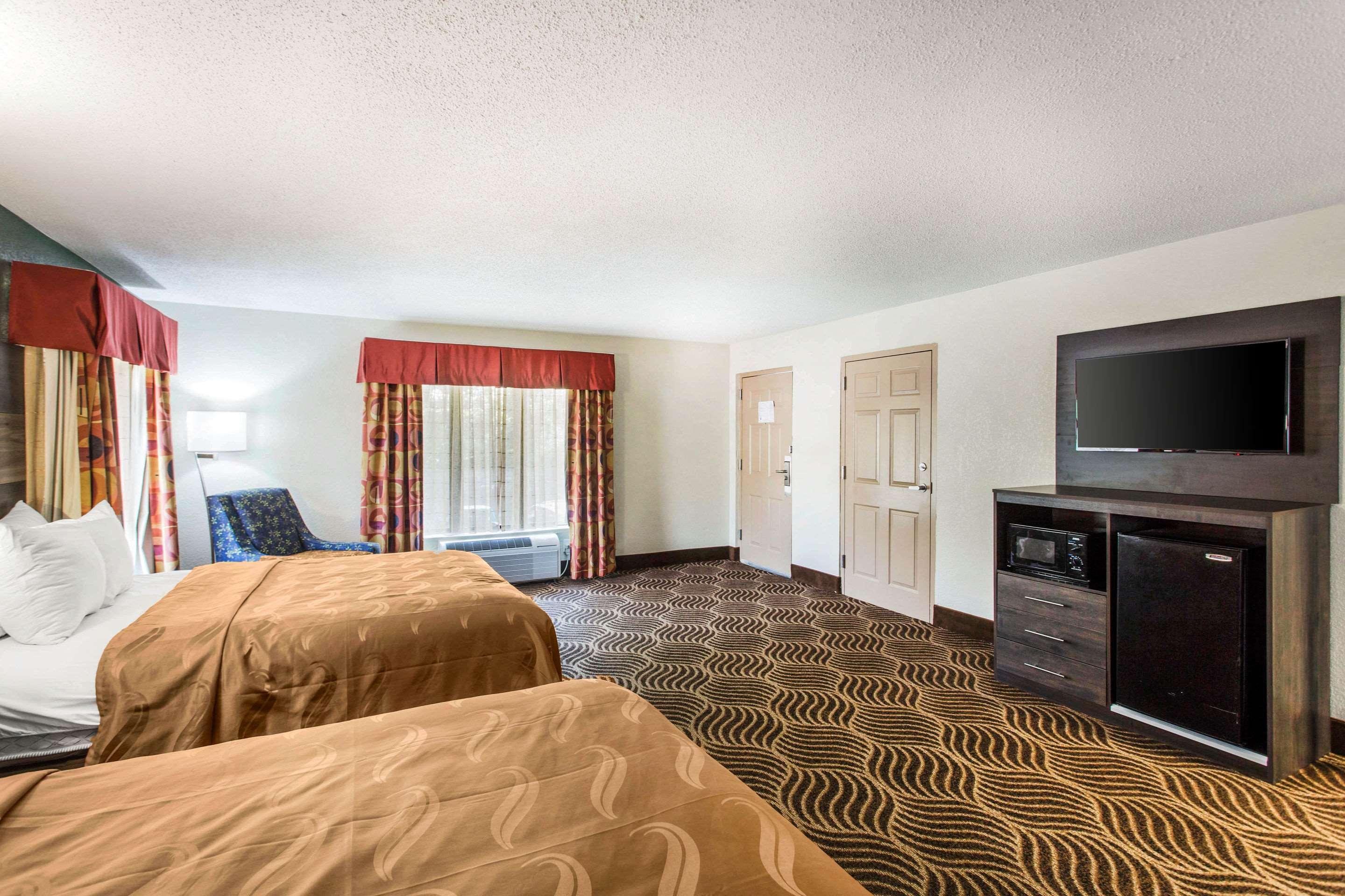 Quality Inn Блек Маунтин Екстериор снимка