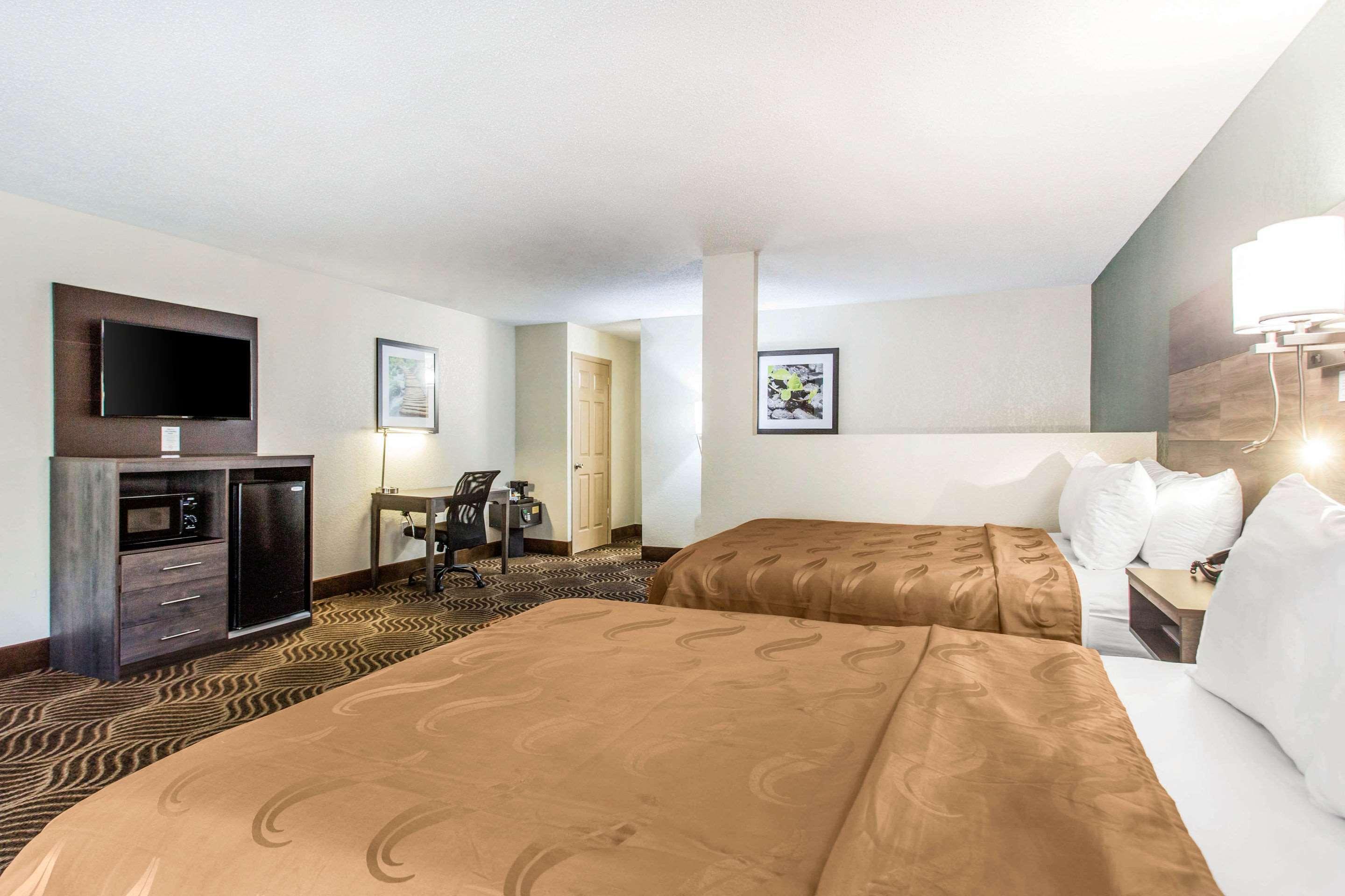 Quality Inn Блек Маунтин Екстериор снимка