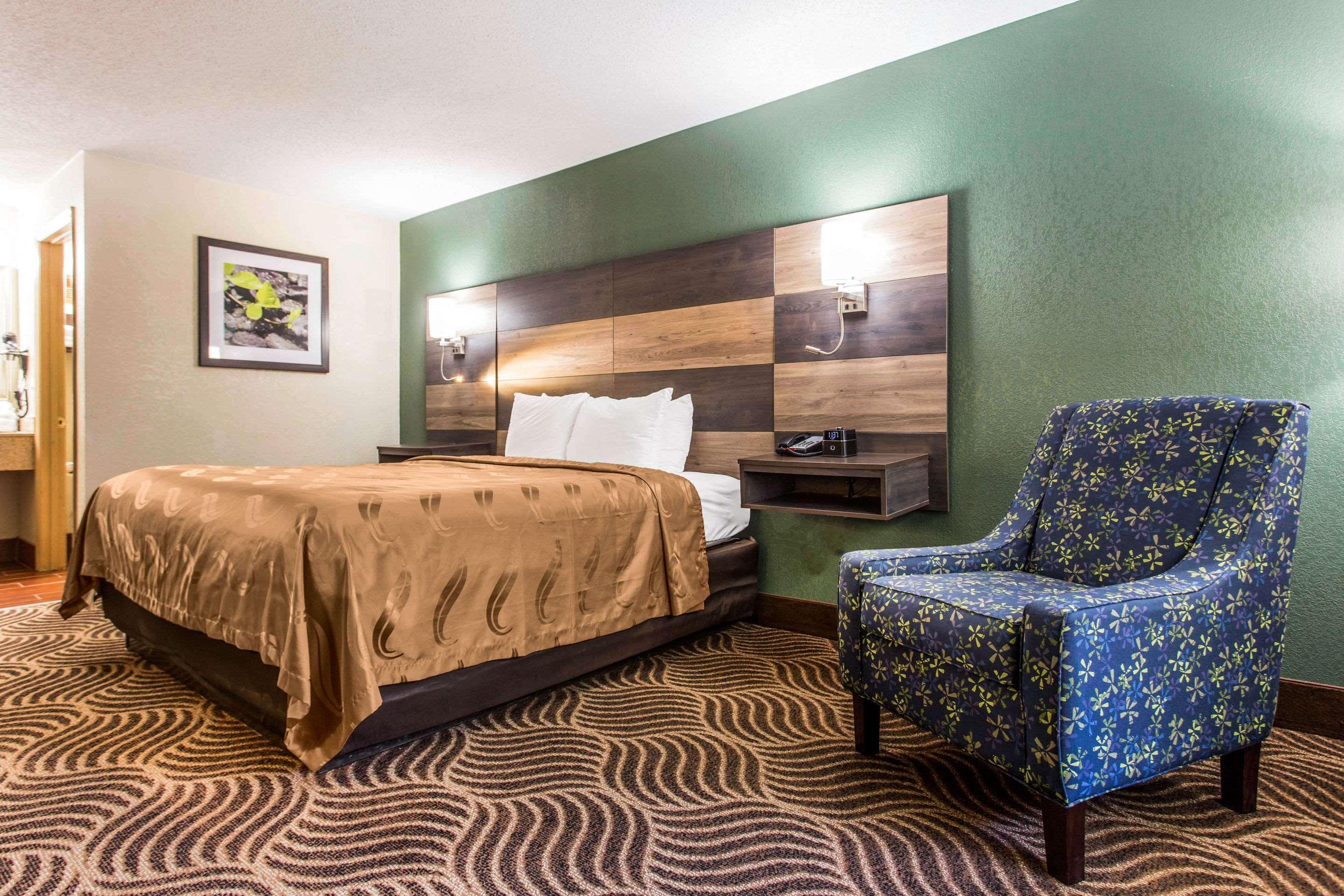 Quality Inn Блек Маунтин Екстериор снимка