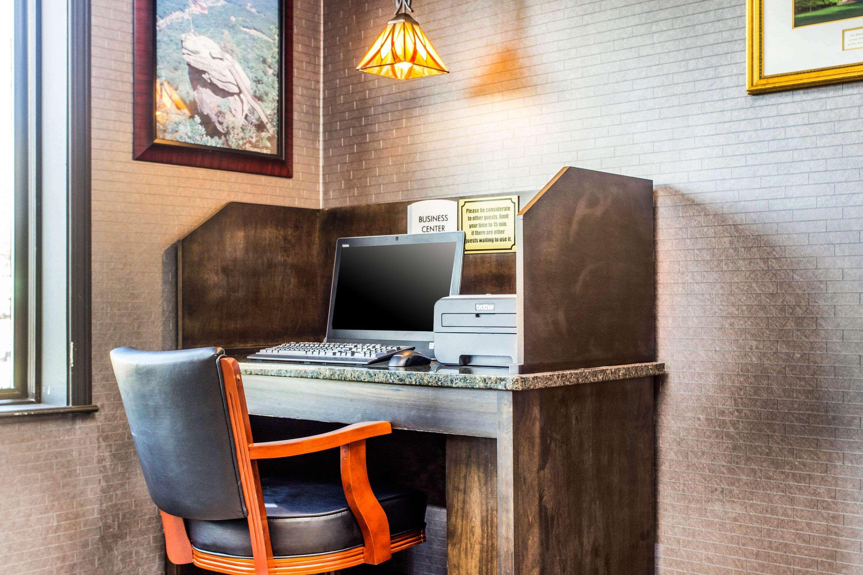 Quality Inn Блек Маунтин Екстериор снимка