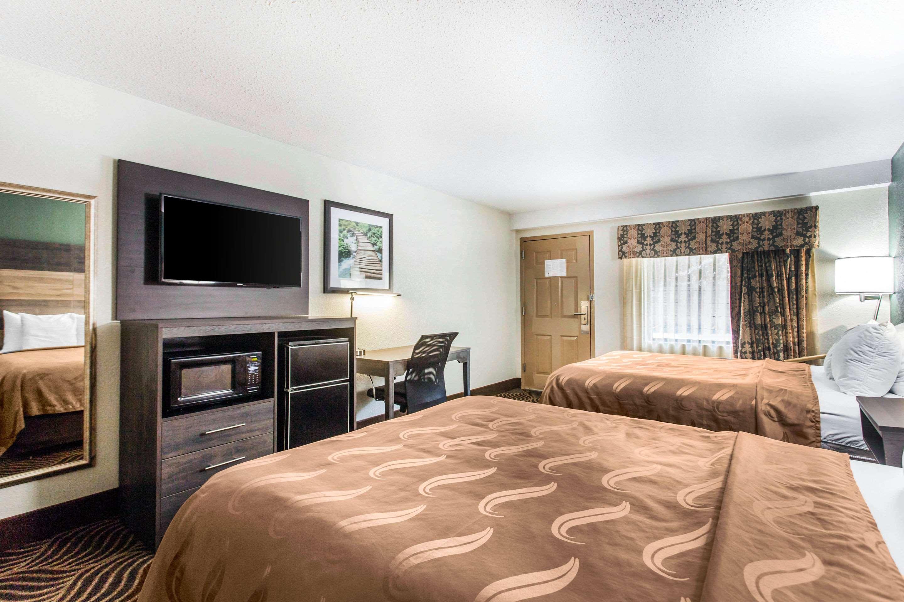 Quality Inn Блек Маунтин Екстериор снимка