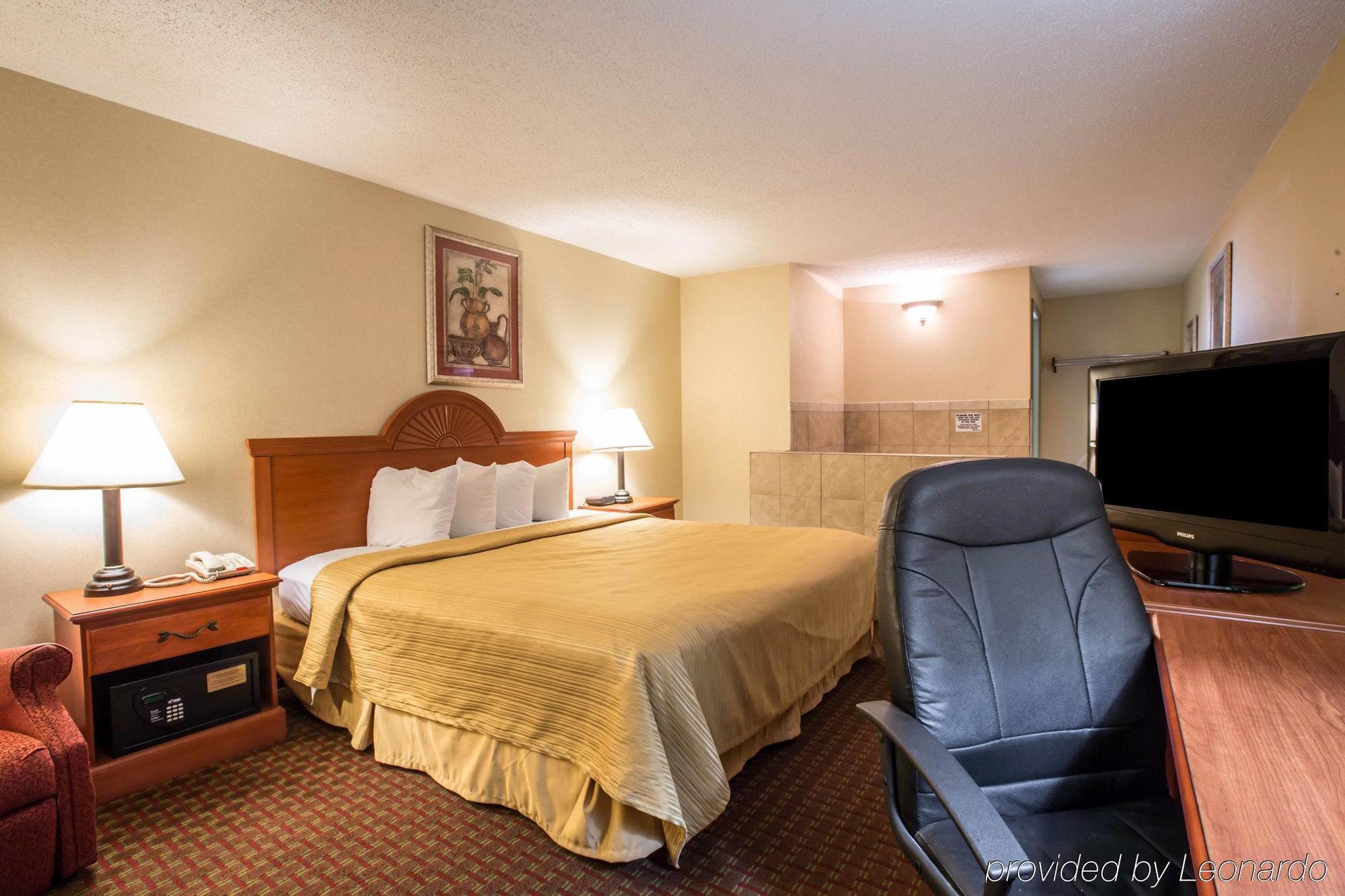 Quality Inn Блек Маунтин Екстериор снимка
