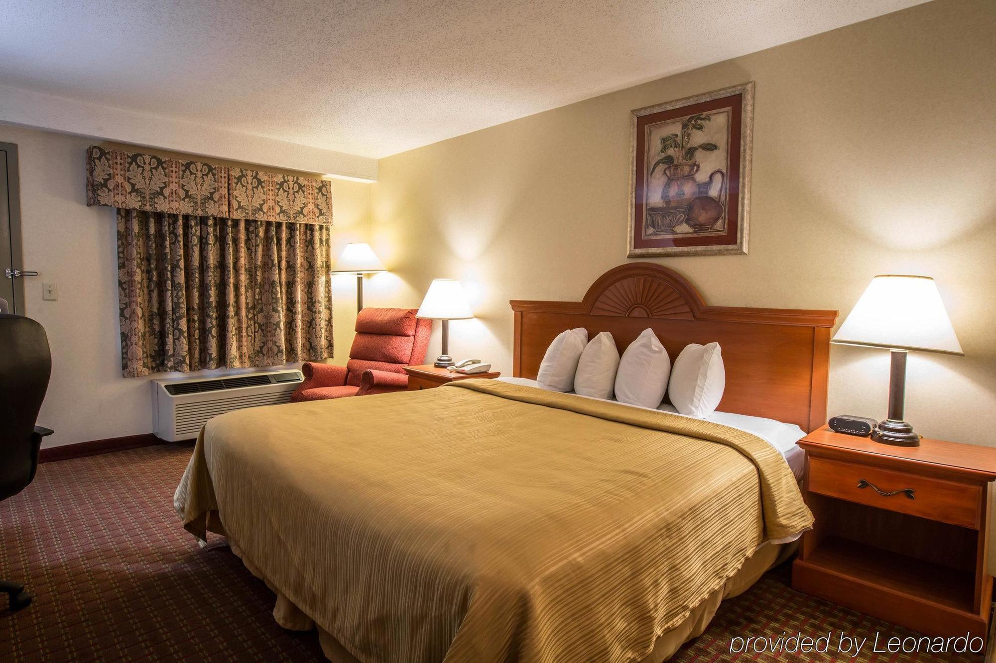Quality Inn Блек Маунтин Екстериор снимка