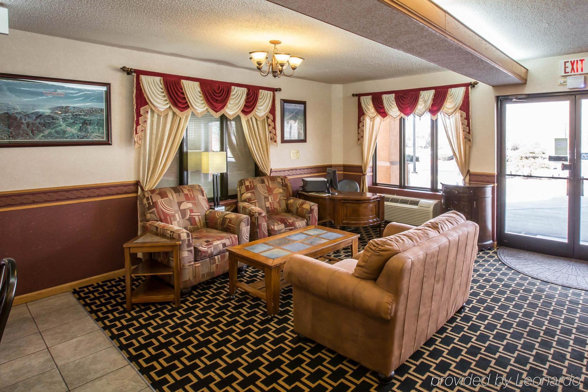 Quality Inn Блек Маунтин Екстериор снимка