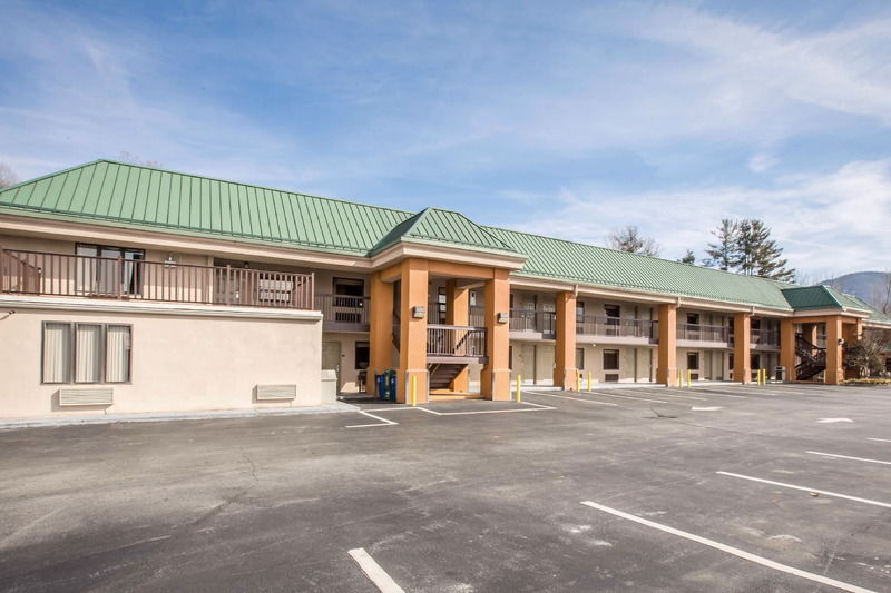 Quality Inn Блек Маунтин Екстериор снимка