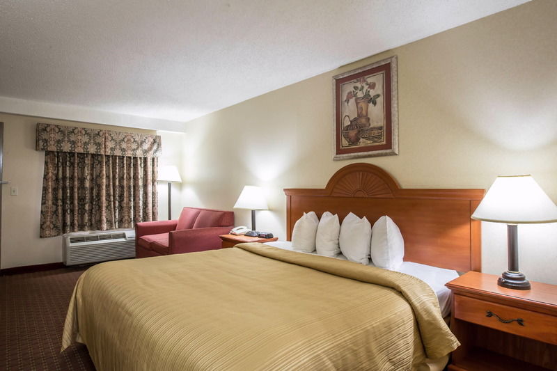 Quality Inn Блек Маунтин Екстериор снимка