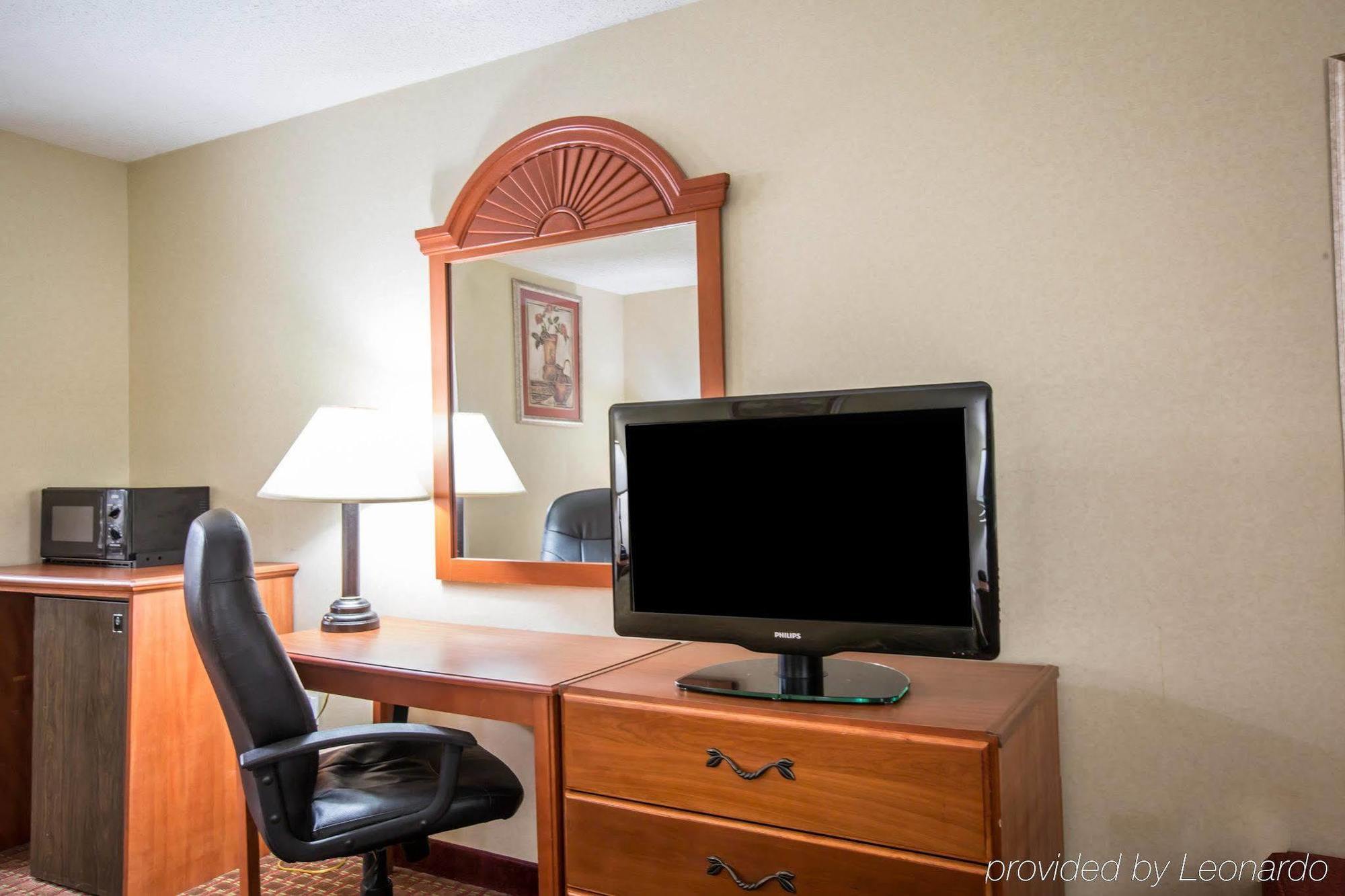 Quality Inn Блек Маунтин Екстериор снимка