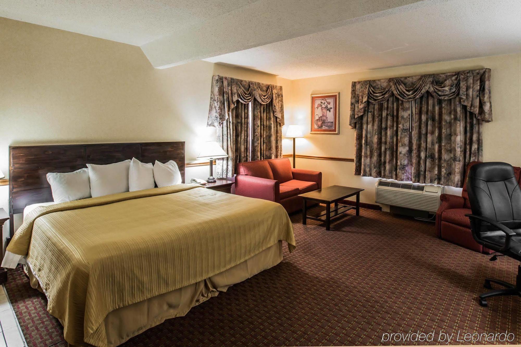 Quality Inn Блек Маунтин Екстериор снимка