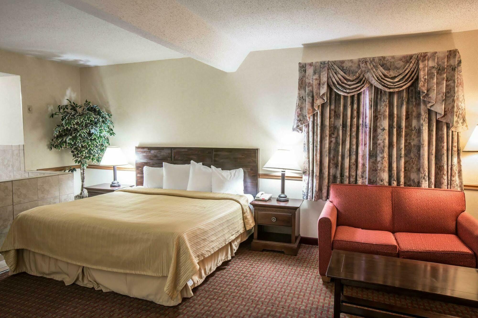 Quality Inn Блек Маунтин Екстериор снимка