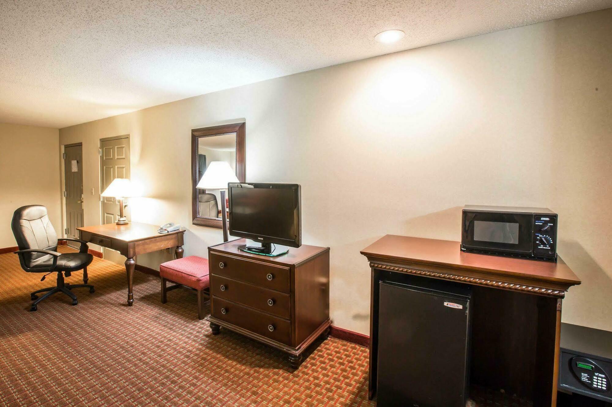 Quality Inn Блек Маунтин Екстериор снимка